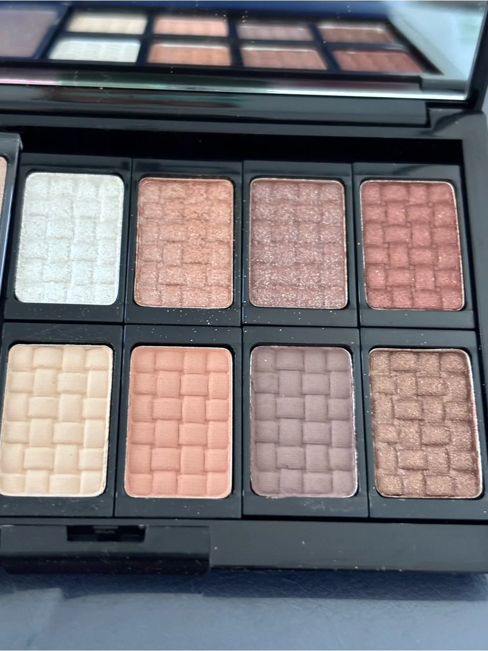 Doucce Sleek Black Compact Makeup Palette